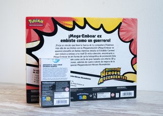 Pack Héroes Ascendentes Booster Bundle + Emboar EX