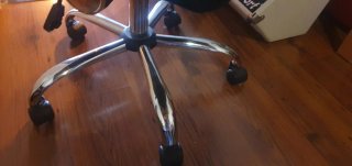 Silla de oficina ergonómica negra