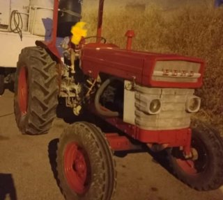 Tractor Ebro 160 rojo
