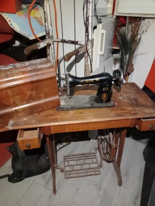 Máquina de coser antigua