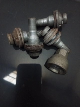 Tornillos de seguridad para coche