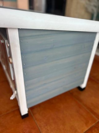 Casita de madera para perro con porche