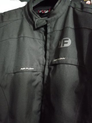 Chaqueta de moto negra