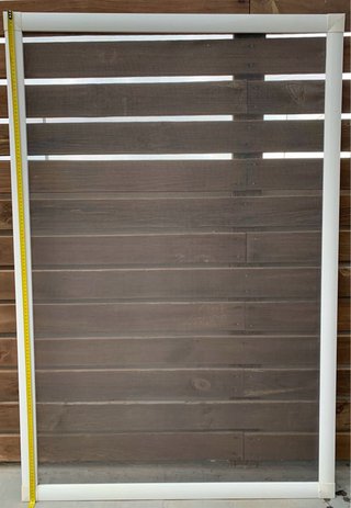 Mosquitera blanca para ventana