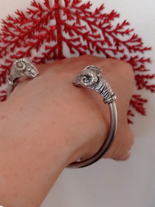 Pulsera vintage cabeza de carneros.