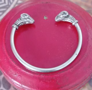 Pulsera vintage cabeza de carneros.