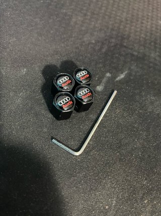 Tapones Válvula Aire Audi Negros (4 uds)