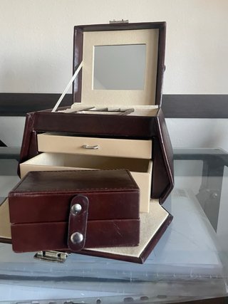 Joyero Vintage de piel con Asa y Cierre Metálico