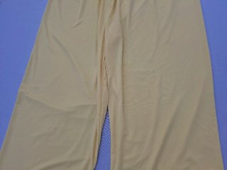 Pantalón  mujer T U. Con etiquetas. Medidas en des