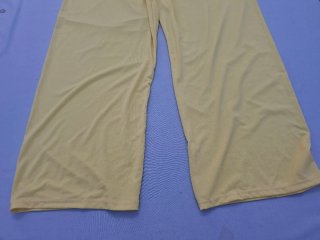 Pantalón  mujer T U. Con etiquetas. Medidas en des