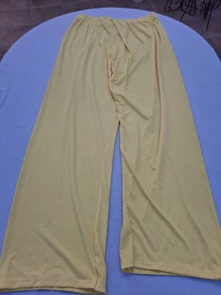 Pantalón  mujer T U. Con etiquetas. Medidas en des