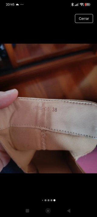 Botas tacón tachuelas beige