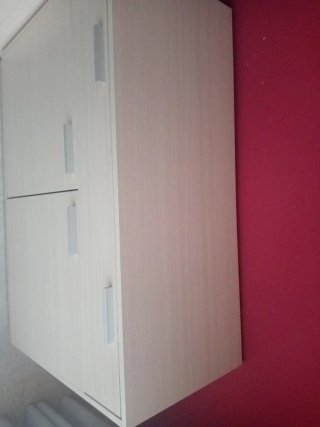 Mueble de comedor madera y cristal
