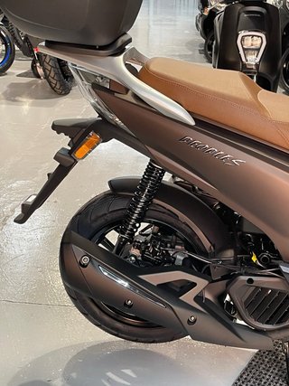 Kymco People S 125 Marrón