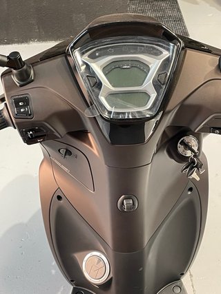 Kymco People S 125 Marrón