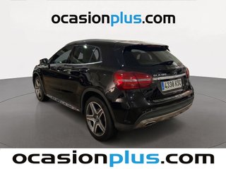 Mercedes-Benz GLA 180 90 kW (122 CV)