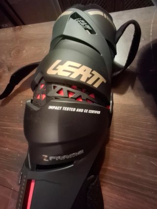 Rodilleras Leatt Z Frame