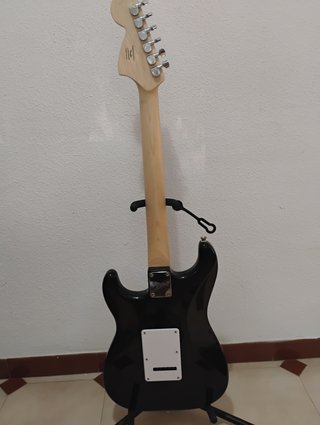 Pack Fender: Squier AFFINITY + Frontman 10G + ....