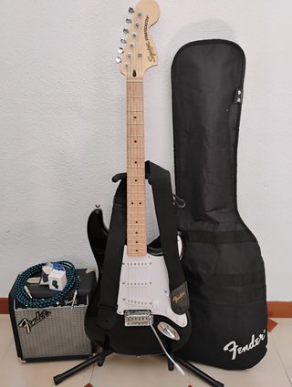 Pack Fender: Squier AFFINITY + Frontman 10G + ....