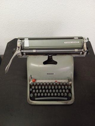 Máquina de escribir Hispano Olivetti Lexicon 80