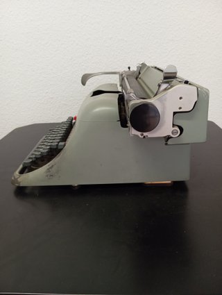 Máquina de escribir Hispano Olivetti Lexicon 80