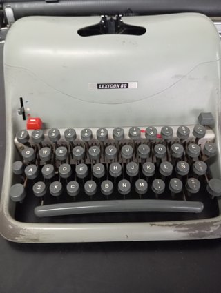 Máquina de escribir Hispano Olivetti Lexicon 80
