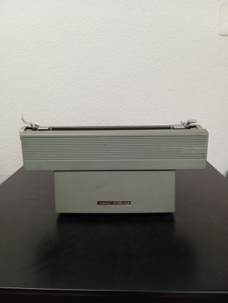Máquina de escribir Hispano Olivetti Lexicon 80
