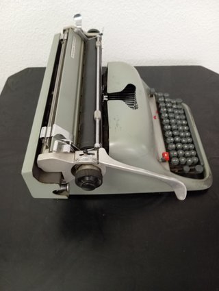 Máquina de escribir Hispano Olivetti Lexicon 80