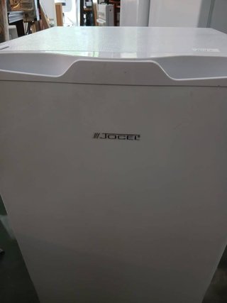 PEQUEÑA NEVERA MARCA JOCEL