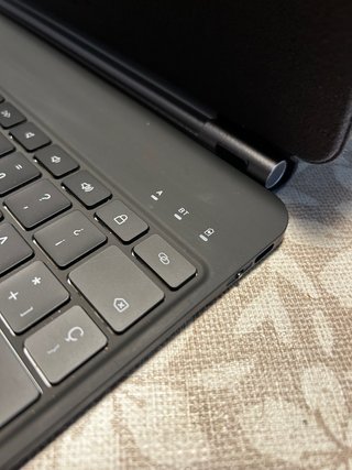 Soporte iPad con Teclado y Trackpad A1890