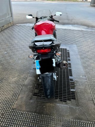 Hyosung GTR 125 Roja Deportiva