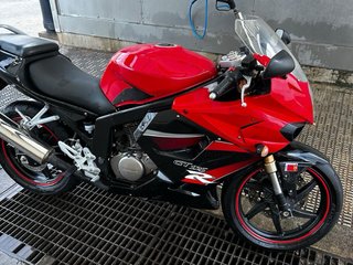 Hyosung GTR 125 Roja Deportiva