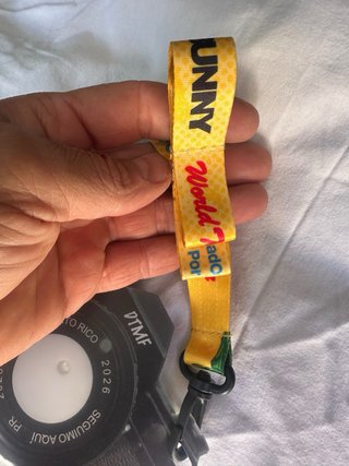Lanyard y Cámara Bad Bunny