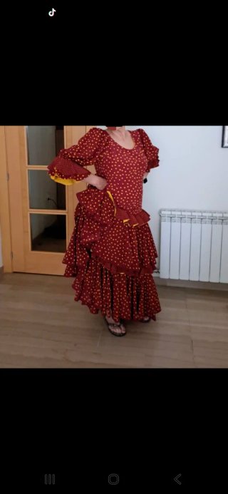 Vestido de gitana rojo y dorado. Precio negociable