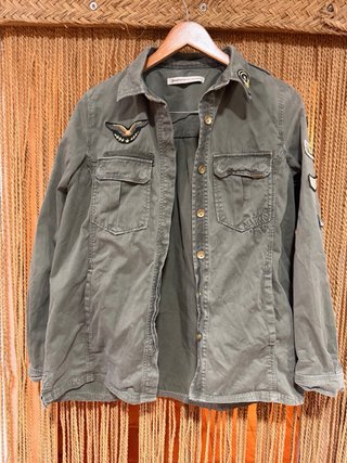 Chaqueta Stradivarius militar verde L