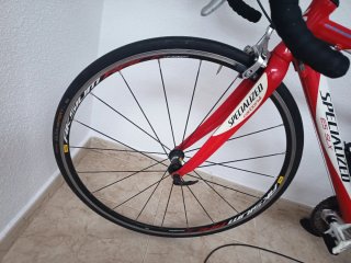 Bicicleta de carretera Specialized Allez Roja