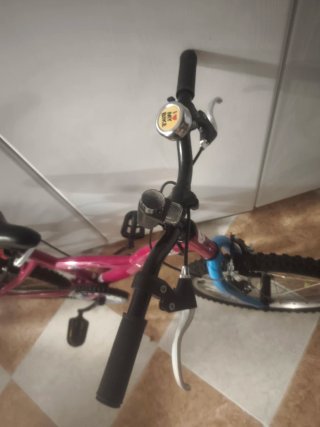 2 Bicicletas Niña 20" rosa y azul como nuevas