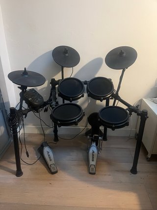 Batería Electrónica Alesis Nitro Mesh Kit