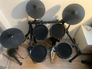Batería Electrónica Alesis Nitro Mesh Kit