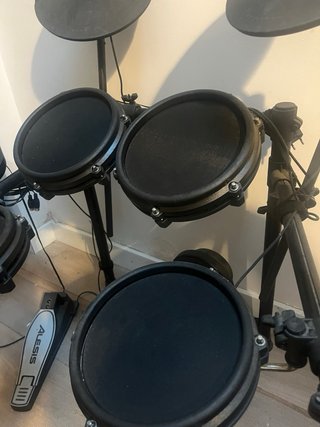 Batería Electrónica Alesis Nitro Mesh Kit