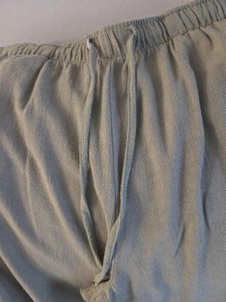 Pantalón de lino color caqui