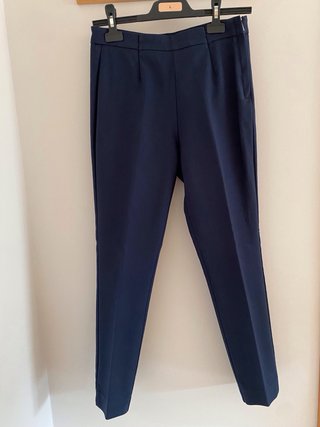 Pantalón pitillo azul marino Stradivarius Talla M