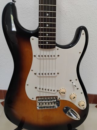 Pack Fender: Squier AFFINITY + Frontman 10G + ....