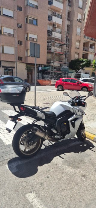 Yamaha FZ8 2011 con Carenado