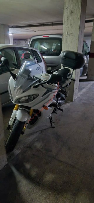 Yamaha FZ8 2011 con Carenado