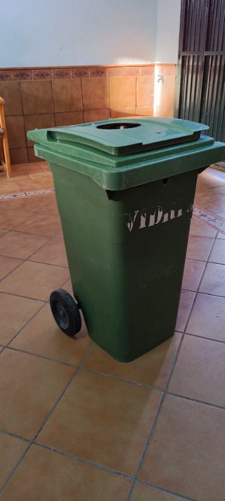 Contenedor pequeño basura
