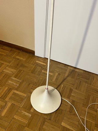 Lámpara de pie blanca