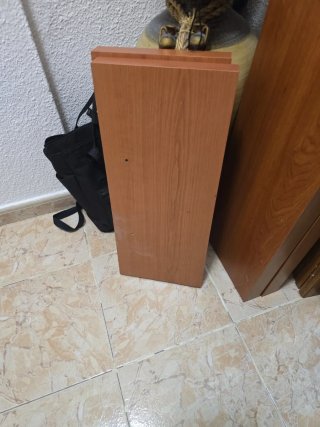 Mesa de madera con ruedas baldas estanteria