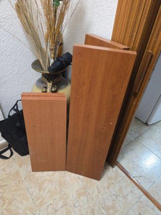 Mesa de madera con ruedas baldas estanteria