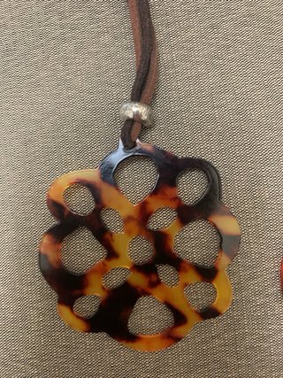Lote 2 collares con colgantes